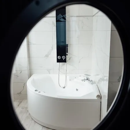 Amirauté Hotel 3*