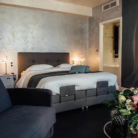 Amirauté Hotel 3*