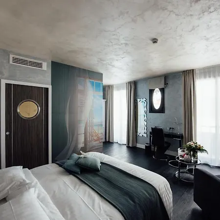 Amirauté Hotel 3*