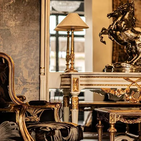 Hotel Amirauté 3*