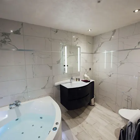 Otel Amiraute